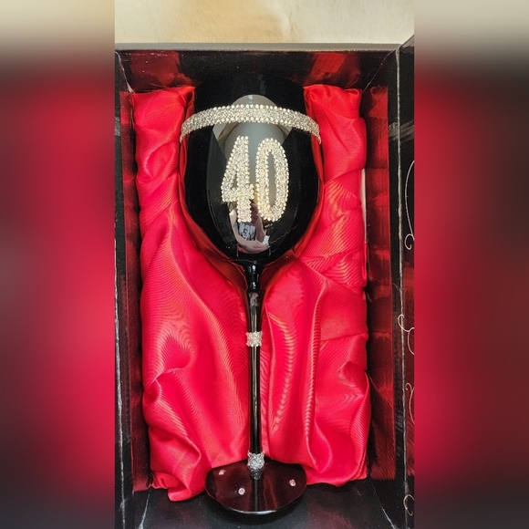Hand painted wine glass with "40" beautiful Crystal encrusted - new in box - Picture 7 of 15